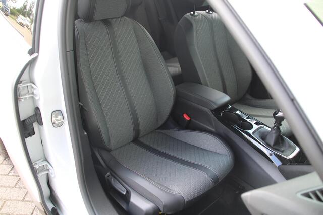 Peugeot 2008 1.2 PureTech 100 Allure Airco Carplay Rondom sensoren 12495km Nieuwstaat