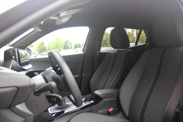 Peugeot 2008 1.2 100PK ALLURE | NAVIGATIE | PARKEERSENSOREN VOOR + ACHTER | KEYLESS ENTRY/START | LICHTMETALEN VELGEN 17" | DRAADLOZE APPLE CARPLAY/ANDROID AUTO | DRAADLOZE TELEFOONLADER | CRUISE CONTROL | DAB + RADIO | LED KOPLAMPEN |