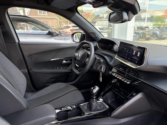 Peugeot 2008 1.2T 100pk Allure | Facelift model | Parkeersensoren voor + achter | Apple Carplay/Android Auto | Climate Control | Lichtmetalen velgen