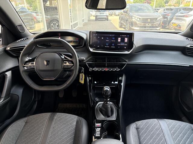 Peugeot 2008 1.2T 100pk Allure | Facelift model | Parkeersensoren voor + achter | Apple Carplay/Android Auto | Climate Control | Lichtmetalen velgen