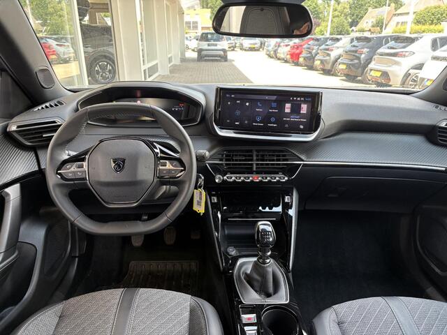 Peugeot 2008 1.2T 100pk Allure | Facelift model | Parkeersensoren voor + achter | Apple Carplay/Android Auto | Climate Control | Lichtmetalen velgen