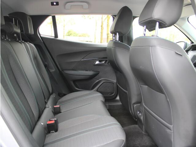 Peugeot 2008 1.2 PureTech Blue Lease Allure Automaat | Apple Carplay / Camera / Climate