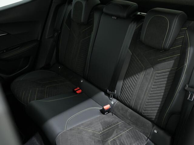 Peugeot 2008 1.2T GT 130PK EAT8 | Trekhaak | Alcantara | Camera