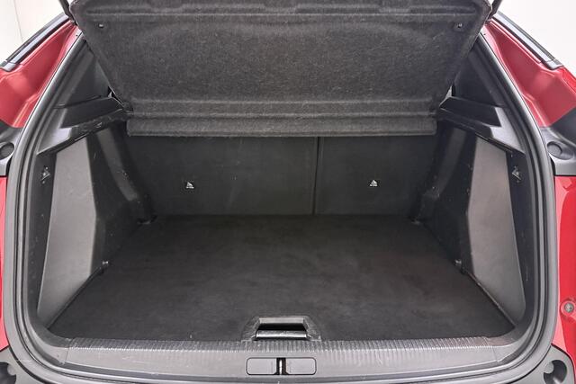 Peugeot 2008 1.2 PureTech Allure Pack Dealer Onderhouden l 1e Eigenaar! l Climate Control l Apple Carplay & Android Auto l Camera l Navigatie Full-Map l DAB l Bluetooth l Lichtmetalen Velgen l PDC l LED l