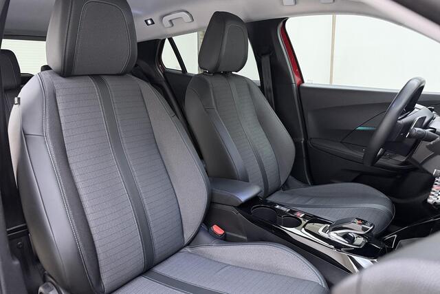 Peugeot 2008 1.2 PureTech Allure Pack Dealer Onderhouden l 1e Eigenaar! l Climate Control l Apple Carplay & Android Auto l Camera l Navigatie Full-Map l DAB l Bluetooth l Lichtmetalen Velgen l PDC l LED l