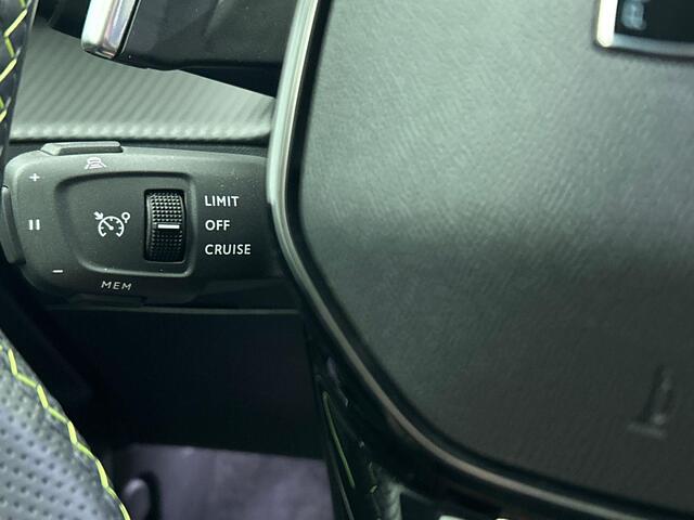 Peugeot 2008 1.2 PureTech 130 GT Automaat Clima Control Camera Achter Navigatie d.m.v. Apple Carplay / Android auto Velgen 17 inch