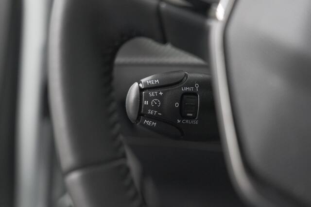 Peugeot 2008 1.2 Hybrid 145 Allure | Apple Carplay | Climate Control | Parkeersensoren Voor + Achter