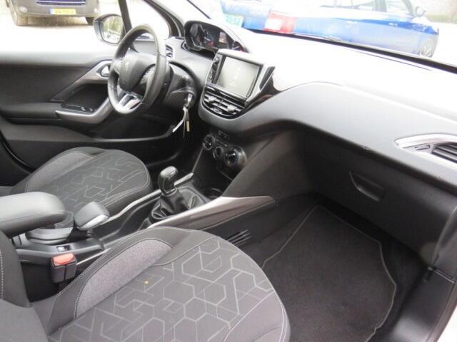 Peugeot 2008 1.2 PURET. BLUE LION