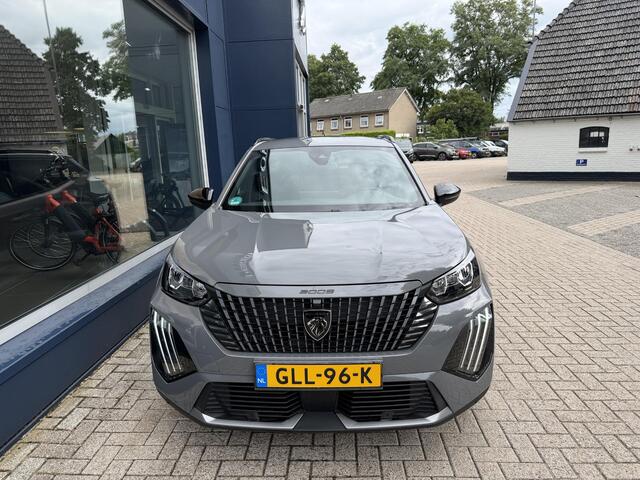 Peugeot 2008 1.2 Turbo 100 PK Allure | Trekhaak 1200 KG | 4 Seizoen banden | Navigatie via Telefoon | 360 Graden Camera | Climate Control | LED Verlichting | 17" Lichtmetalen Velgen | Hoge Zitpositie | Half Lederen Bekleding | Dode hoekbewaking | Adaptive Cruise Contr