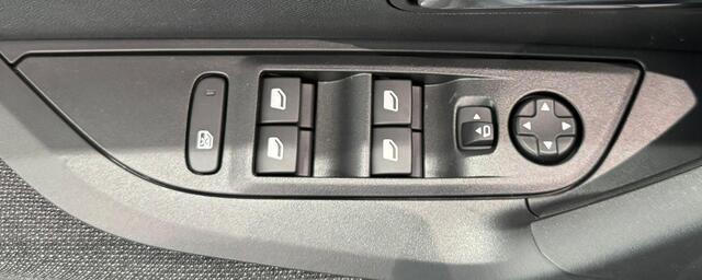 Peugeot 2008 100PK Style Hoge instap Climate Control | Full Map Navigatie | Apple Carplay / Android Auto | Camera | Parkeersensoren| Direct uit Voorraad Leverbaar!