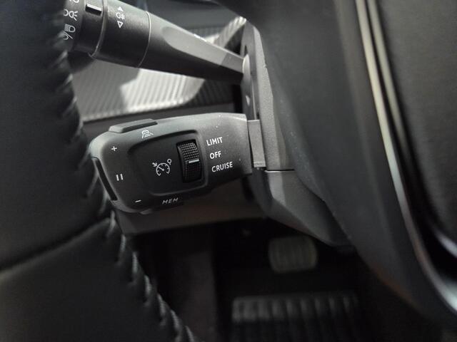 Peugeot 2008 1.2 Hybrid 136 Allure | Adaptive cruise control | Achteruitrijcamera | Apple Carplay / Android Auto | Navigatie