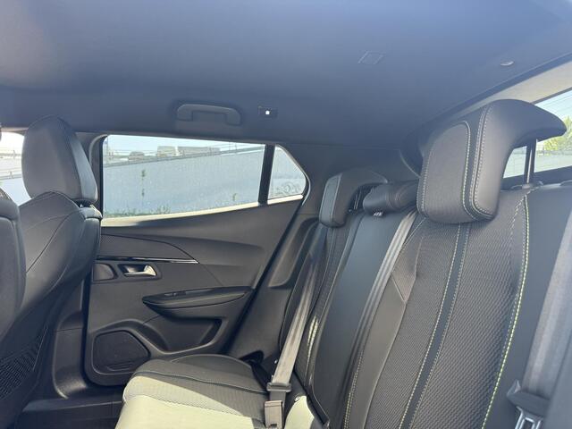 Peugeot 2008 1.2 Hybrid 145 GT Automaat | Camera | Adaptieve Cruise Control | Navigatie | Apple Carplay/Android Auto