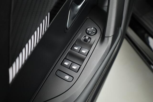 Peugeot 2008 1.2 PureTech 130 Allure | Dig. Cockpit | Trekhaak | Camera | Apple CarPlay & Android Auto | Cruise Control | Navi | 17'' R