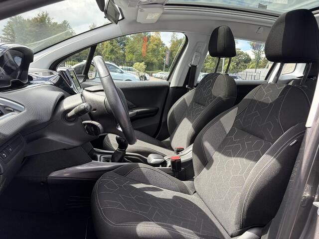 Peugeot 2008 1.2 PureTech Blue Lion D-riem vv in 2024 l Pano l Navi l 110pk l Trekhaak l Carplay l Airco l Cruise l Pdc l Recent beurt gehad l N.A.P l Apk tot 01-2027