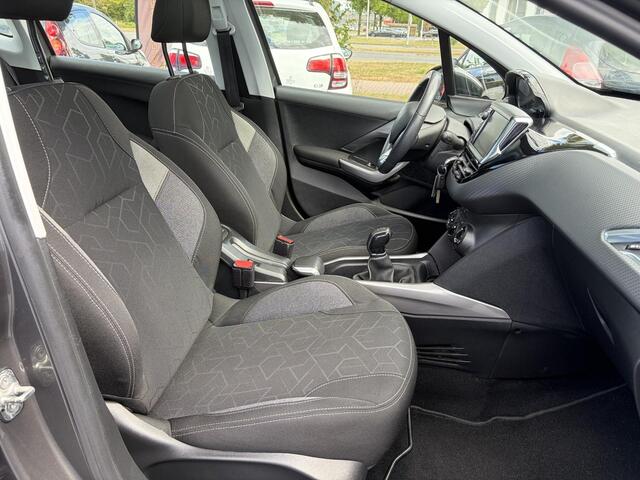 Peugeot 2008 1.2 PureTech Blue Lion D-riem vv in 2024 l Pano l Navi l 110pk l Trekhaak l Carplay l Airco l Cruise l Pdc l Recent beurt gehad l N.A.P l Apk tot 01-2027