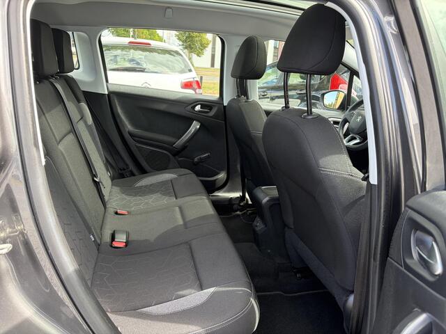 Peugeot 2008 1.2 PureTech Blue Lion D-riem vv in 2024 l Pano l Navi l 110pk l Trekhaak l Carplay l Airco l Cruise l Pdc l Recent beurt gehad l N.A.P l Apk tot 01-2027
