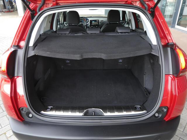 Peugeot 2008 1.2 PureTech Allure | Extra getint glas | Achteruitrijcamera | Climate control | Apple carplay/Android auto | Lage km.stand | Lichtmetalen velgen | Regensensor