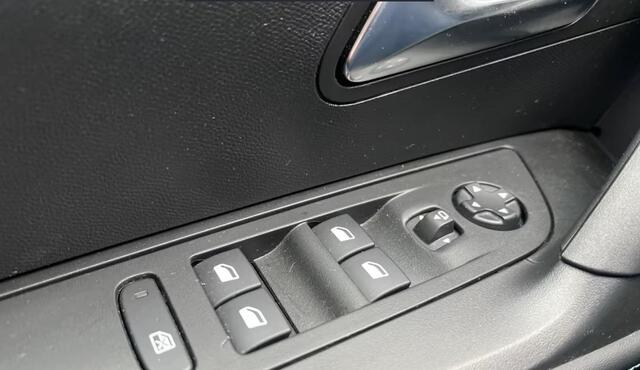 Peugeot 2008 1.2 CRUISE STOELVERW. APPLE HANDBAK LED