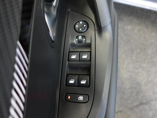 Peugeot 2008 1.2 PureTech 130pk Automaat Allure Navigatie Apple Carplay/Android Auto 360 camera Parkeersensoren Blind Spot Assist Adaptive Cruise Control Stoelverwarming Getinte ramen Climate Control