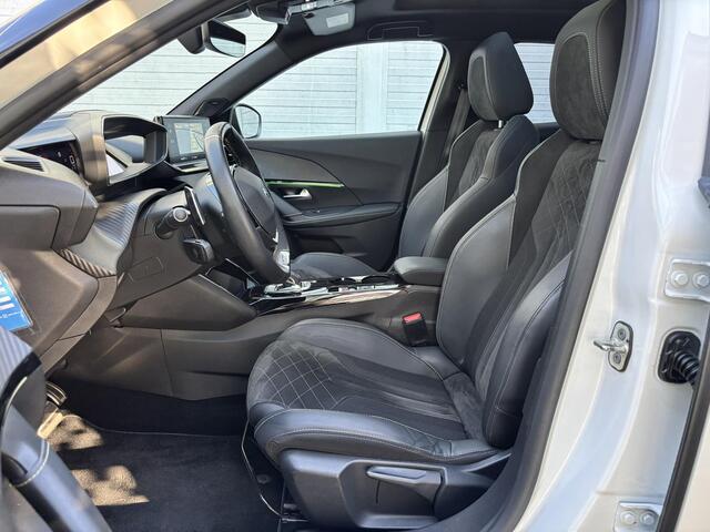 Peugeot 2008 GT Pack 1.2 Turbo 130pk EAT8 | FOCAL HIFI | SCHUIF/KANTELDAK | 18" LM 'EVISSA' | CAMERA | ALCANTARA/LEDER | STOELVERW. | NAVI | KEYLESS ENTRY | ADAPTIVE CRUISE