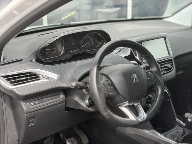 Peugeot 2008 1.2 PureTech Blue Lion 82pk | Apple Carplay/Android Auto | Cruise control | Dab | Lichtmetalen velgen 16" | Navigatiesysteem full map | Parkeersensor achter | Zeer nette auto!
