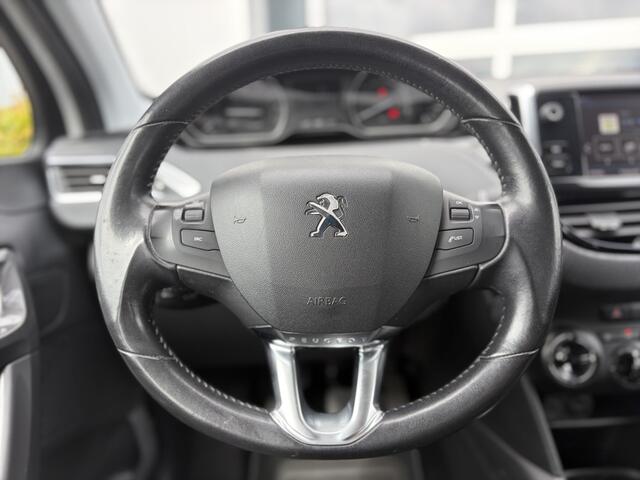 Peugeot 2008 1.2 PureTech Blue Lion 82pk | Apple Carplay/Android Auto | Cruise control | Dab | Lichtmetalen velgen 16" | Navigatiesysteem full map | Parkeersensor achter | Zeer nette auto!