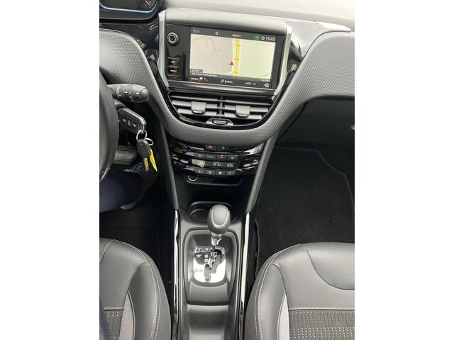 Peugeot 2008 1.2 PT 110 AUTOMAAT ALLURE CAMERA/TREKHAAK/PANODAK