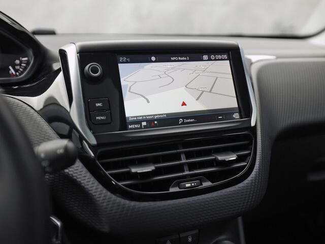 Peugeot 2008 1.2 PureTech Sport (PANORAMADAK, APPLE CARPLAY, NAVIGATIE, LM VELGEN, SPORTSTOELEN, PARKEERSENSOREN, CRUISE, NIEUWSTAAT)