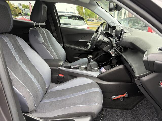 Peugeot 2008 1.2 PureTech Allure 2e Eigenaar l D-riem vv in 08/2024 l Camera360° l Draadloze telefoonlader l 131pk l Carplay l Navi l 6 Bak l Clima l Cruise l Halfleder l Keylss l 17'' Lmv l Pdc l N.A.P l Nieuwe Apk bij Aflevering