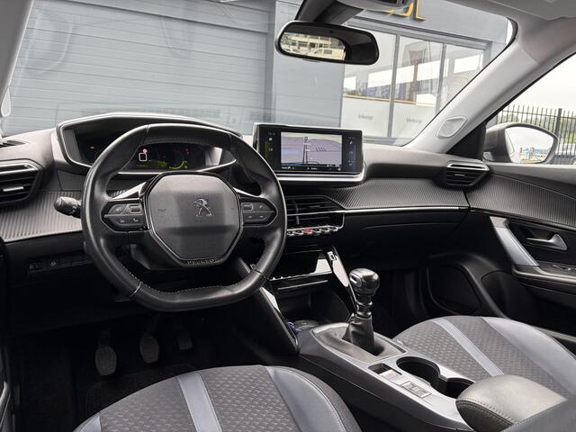 Peugeot 2008 1.2 PureTech Allure 2e Eigenaar l D-riem vv in 08/2024 l Camera360° l Draadloze telefoonlader l 131pk l Carplay l Navi l 6 Bak l Clima l Cruise l Halfleder l Keylss l 17'' Lmv l Pdc l N.A.P l Nieuwe Apk bij Aflevering