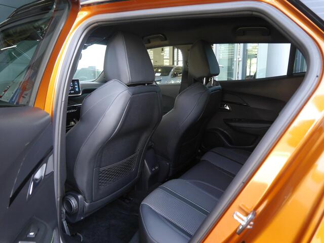 Peugeot 2008 1.2 PureTech GT | 130PK | Afneembare trekhaak | Zwart dak | Getint glas | 18inch velgen | Full-LED | Dealer onderhouden | Navigatie | Keyless entry en start
