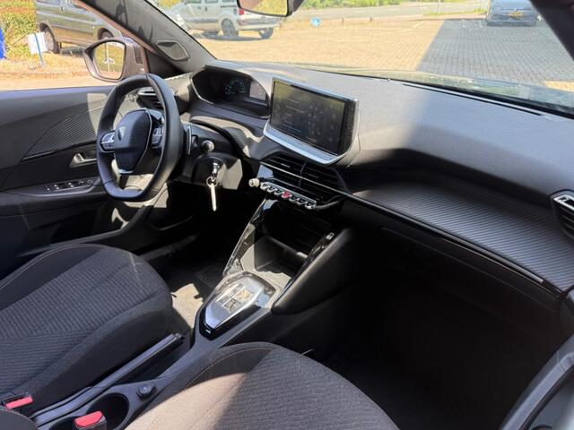 Peugeot 2008 1.2 HYB 145 STYLE AUTOMAAT CARPLAY PDC AIRCO NAVI