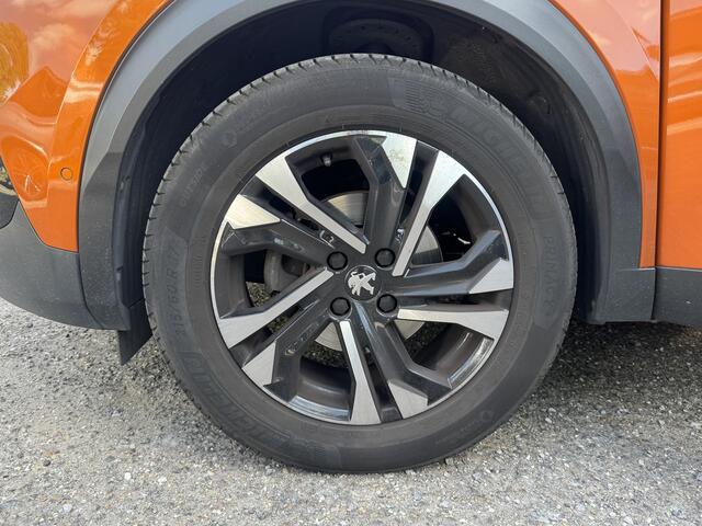 Peugeot 2008 1.2 PureTech GT-Line // D.RIEM VERVANGEN!! // NAVI // CRUISE // CAMERA // STOELVERWARMING // APPLE CARPLAY - ANDROID AUTO //