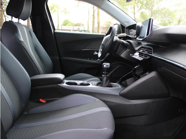 Peugeot 2008 1.2 PureTech Allure | Navi / Camera / Climate
