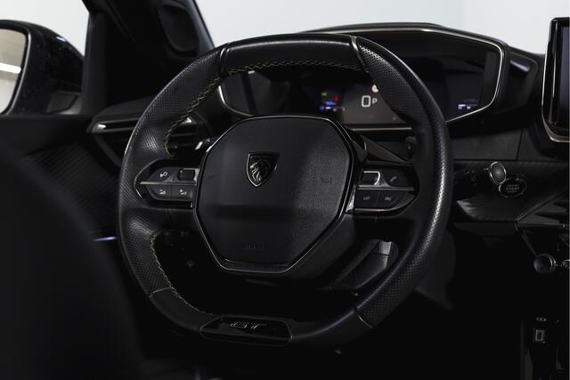 Peugeot 2008 1.2 PureTech 130 GT 131 PK | Dig. Cockpit | Adapt. Cruise | PDC | Camera | NAV + App. Connect | ECC | LM 17" |