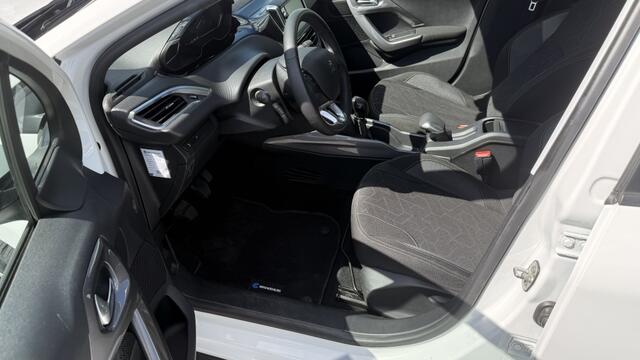 Peugeot 2008 1.2 PureT. Blue Lion nw distributie