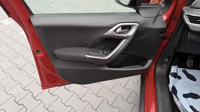 Peugeot 2008 1.2 PureT. Blue Lion