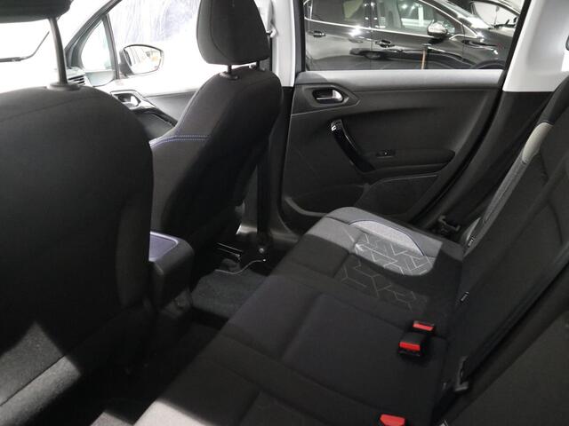 Peugeot 2008 Signature - NAVIGATIE - AIRCO - PARKEERSENSOREN