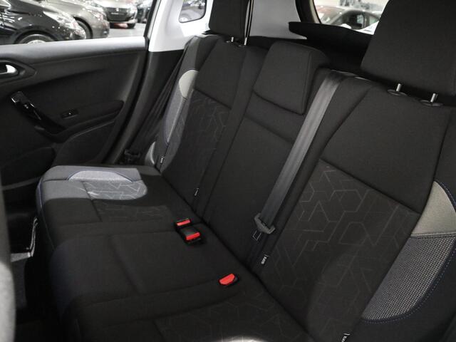 Peugeot 2008 Signature - NAVIGATIE - AIRCO - PARKEERSENSOREN