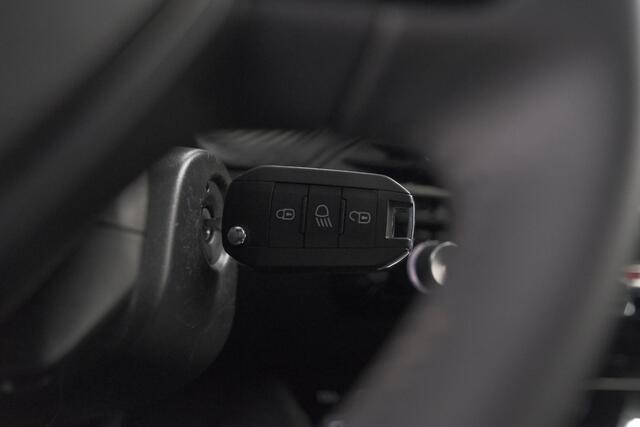 Peugeot 2008 1.2 Hybrid 145 Allure | Apple Carplay | Climate Control | Parkeersensoren Voor + Achter