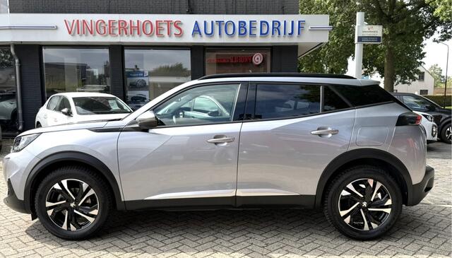 Peugeot 2008 Benzine 130 Pk * Hele Complete * * Trekhaak * Navigatie * Vierseizoenenbanden * Achteruitrij Camera * 1/2 Lederen Interieur * Keyless Start Button * Climate & Cruise Control * Vingerhoets; Vierde Generatie Eersteklas Service. Al meer dan 100 jaar een begrip in de Brabantse Kempen