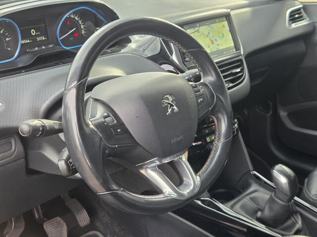 Peugeot 2008 1.2 PureTech Allure | Nieuw binnen | Airco | Trekhaak | Cruise |