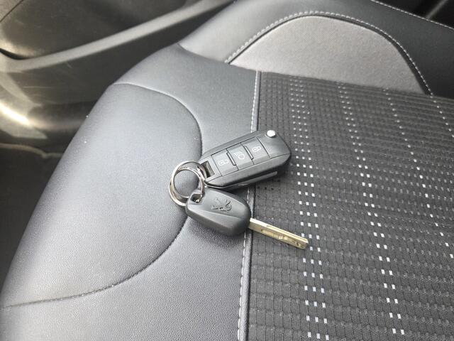Peugeot 2008 1.2 PureTech Allure | Nieuw binnen | Airco | Trekhaak | Cruise |
