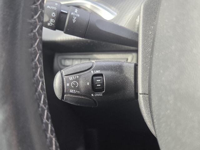 Peugeot 2008 1.2 PureTech Allure | Nieuw binnen | Airco | Trekhaak | Cruise |
