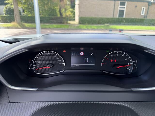 Peugeot 2008 1.2 Turbo 130PK Active Pack Automaat | Navigatie | Apple carplay | Hoge zitpositie | Camera | Parkeersensoren | Climate Control | Cruise Control | Lichtmetalen velgen |