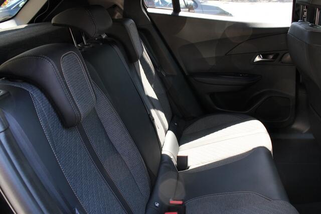Peugeot 2008 1.2 Hyb 136 Allure