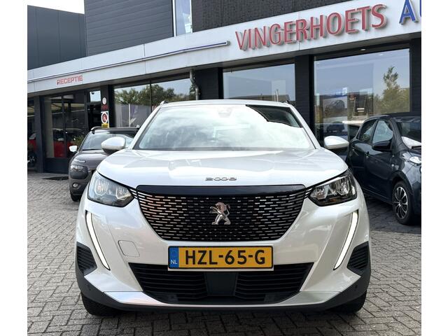 Peugeot 2008 1.2 Benzine 100 Pk. Allure * Navigatie * L.M. Velgen met Vierseizoenenbanden * Achteruitrij Camera * Vingerhoets; Vierde Generatie Eersteklas Service. Al meer dan 100 jaar een begrip in de Brabantse Kempen