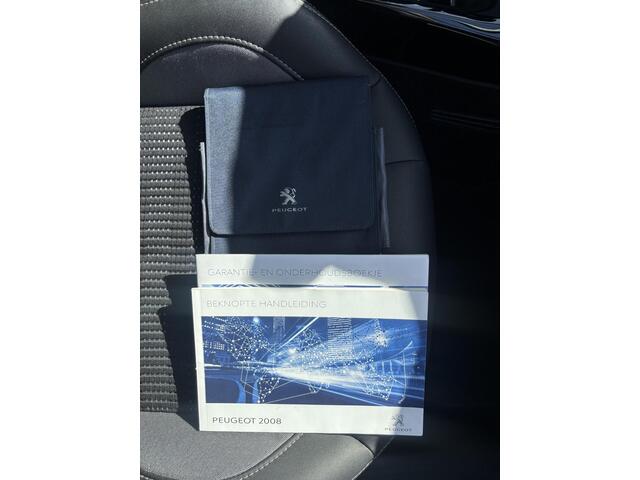 Peugeot 2008 1.2 PureTech Allure |Trekhaak!|Automaat!|