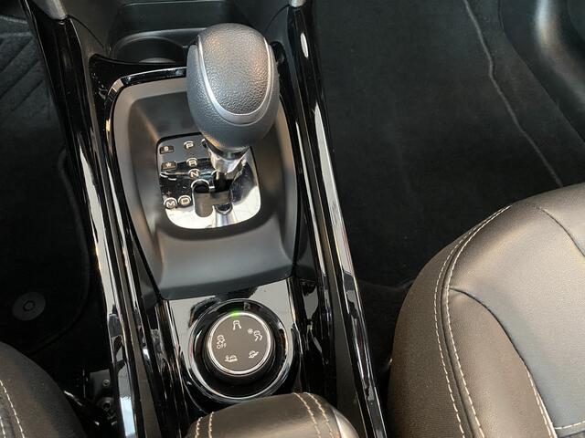 Peugeot 2008 1.2 PureTech Blue Lease Allure,Automaat,Navigatie,Parkeerassistent,Panoramadak,Climate&Cruisecontrol,Spraakbediening,Halfleder/Stof,Dakrail,16 Inch Lmv