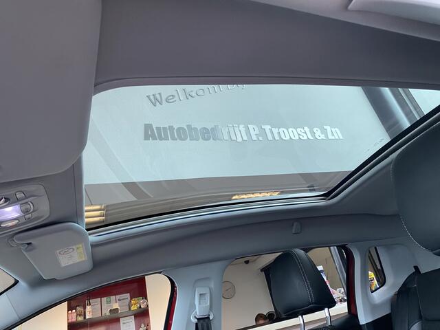 Peugeot 2008 1.2 PureTech Blue Lease Allure,Automaat,Navigatie,Parkeerassistent,Panoramadak,Climate&Cruisecontrol,Spraakbediening,Halfleder/Stof,Dakrail,16 Inch Lmv